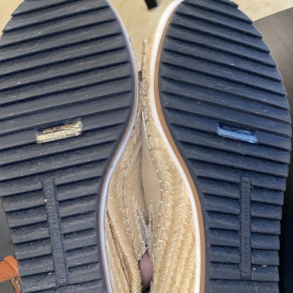 TOMMY HILFIGER size 7 1/2 M